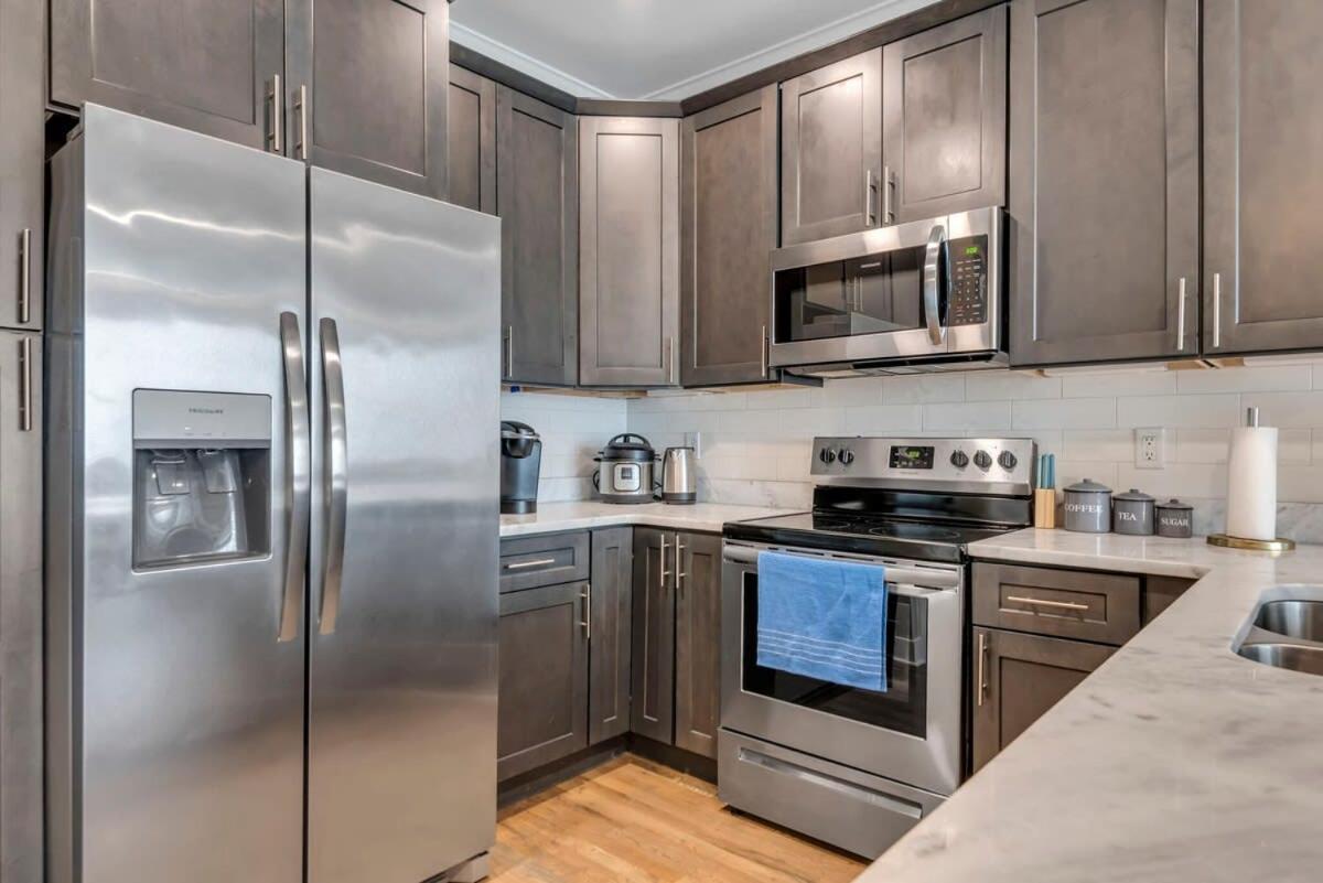 Modern Nations - Walkable - 5 Mi Downtown Ferienhaus Nashville