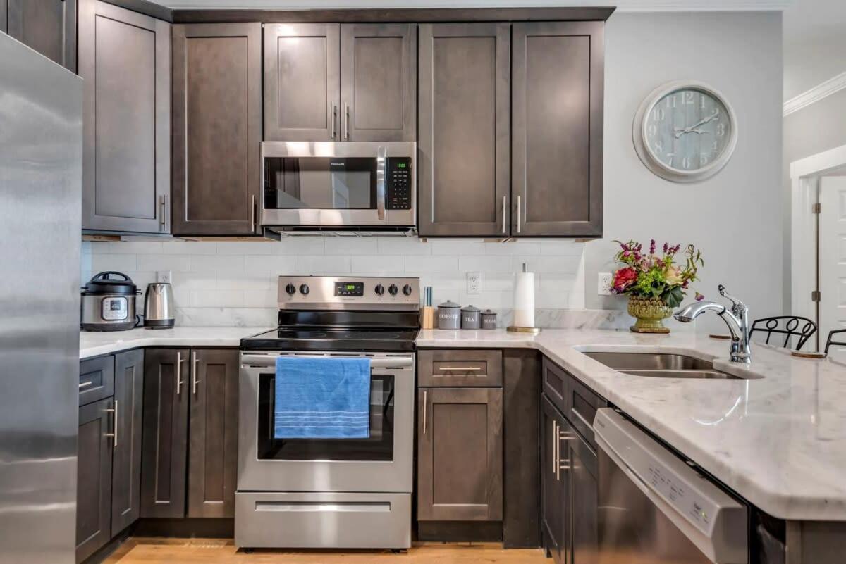 Modern Nations - Walkable - 5 Mi Downtown Ferienhaus
