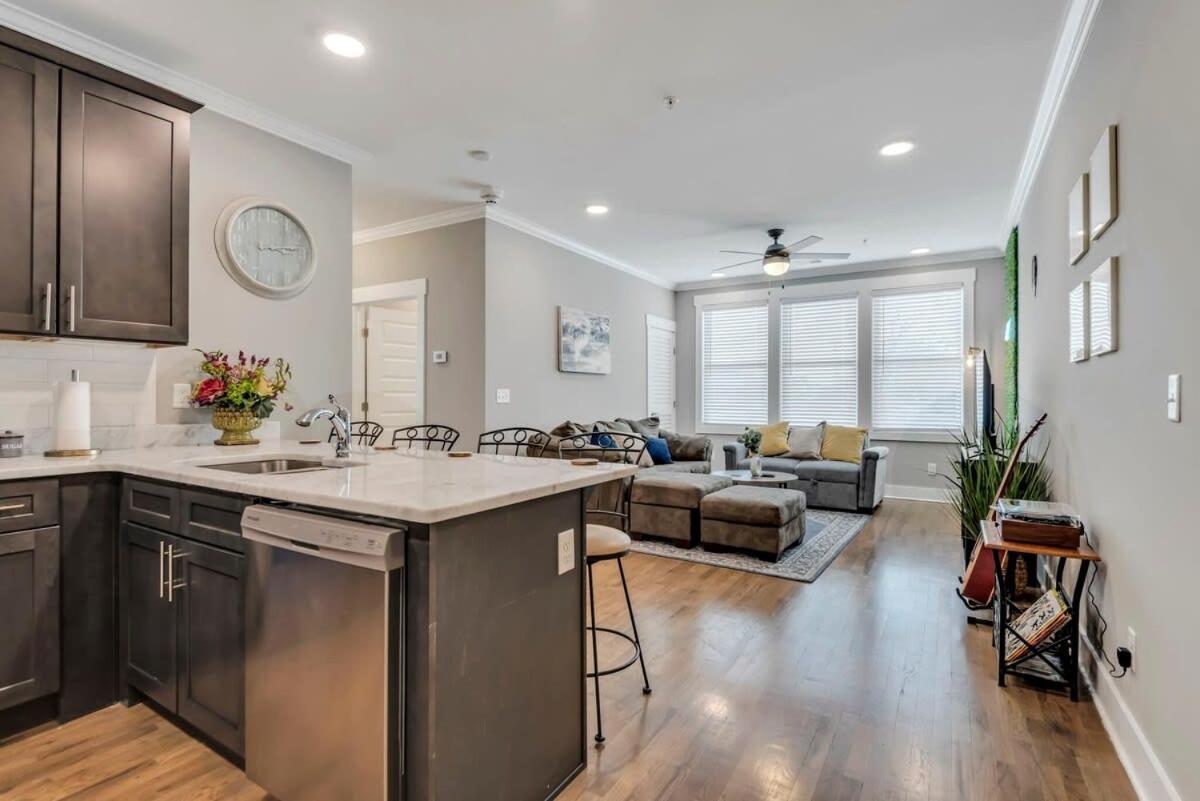 Hébergement de vacances Modern Nations - Walkable - 5 Mi Downtown *