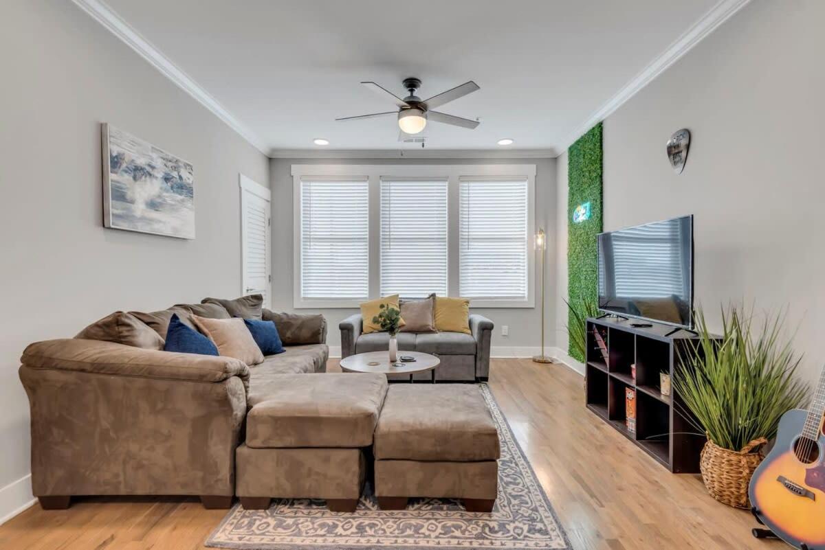Modern Nations - Walkable - 5 Mi Downtown Ferienhaus *