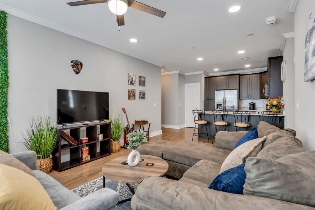 Modern Nations - Walkable - 5 Mi Downtown * Nashville
