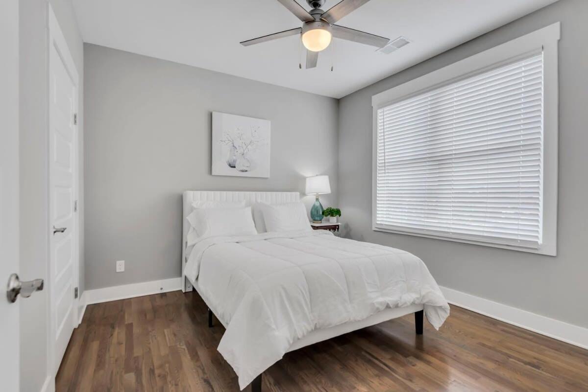Modern Nations - Walkable - 5 Mi Downtown Ferienhaus *