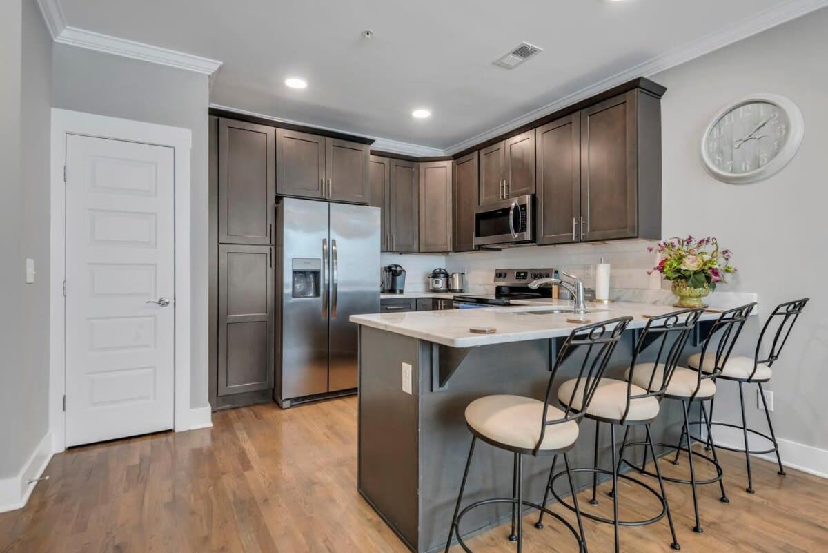 Hébergement de vacances Modern Nations - Walkable - 5 Mi Downtown *